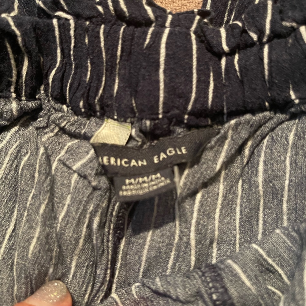 NWOT!! American Eagle Pull on Navy Blue and white pin strip pants with pockets